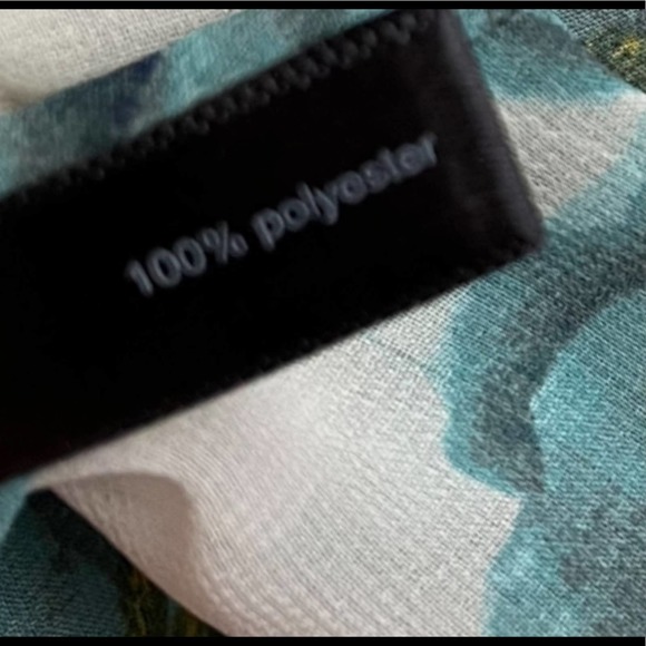 The Limited Women's Beige Long Sleeve Floral Blouse Size XS - Picture 11 of 11